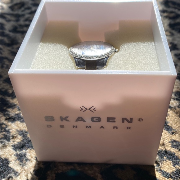 Fossil Silver Women's Watch with Mother of Pearl Dial - Picture 3 of 6